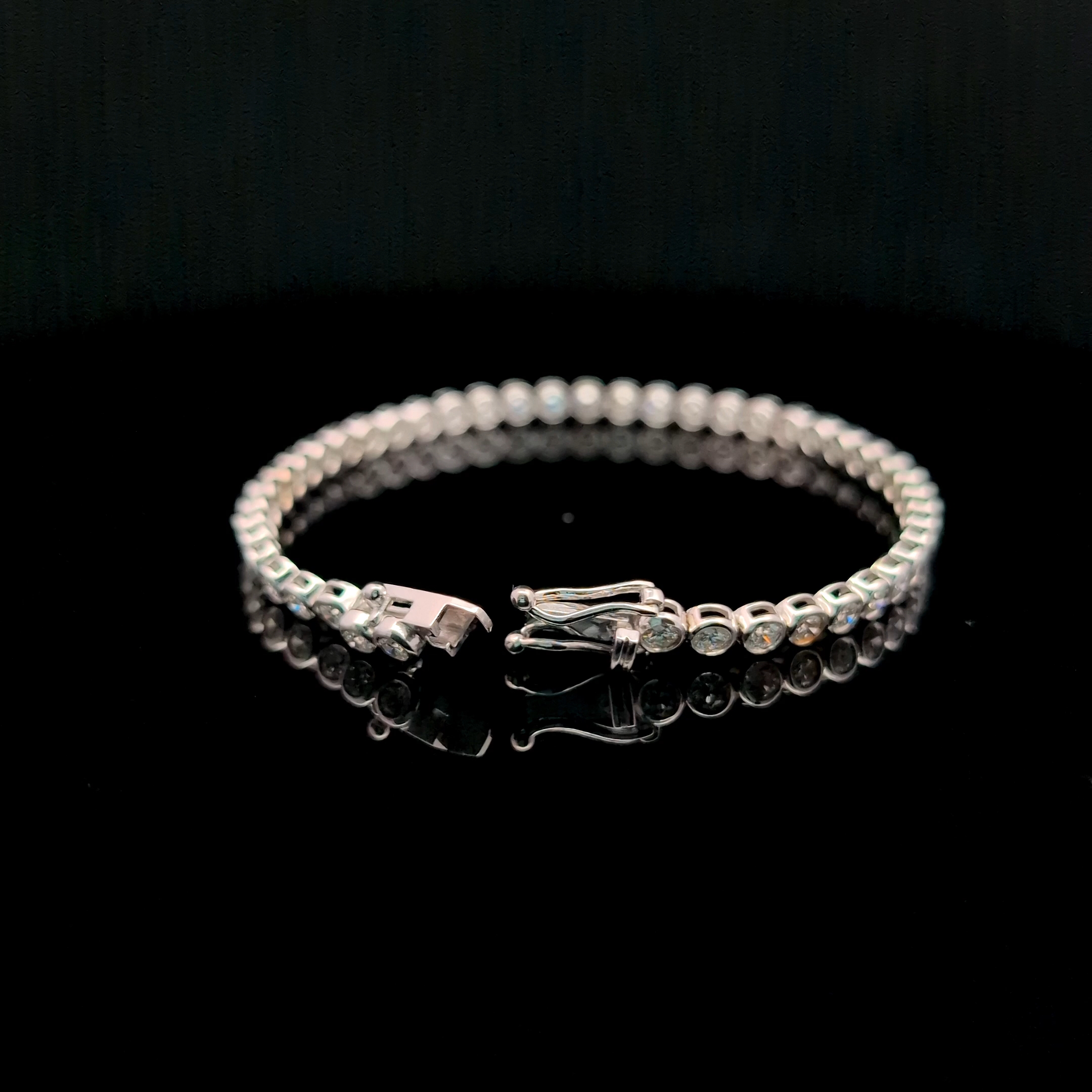 Round Tennis Bracelet alternate view 1