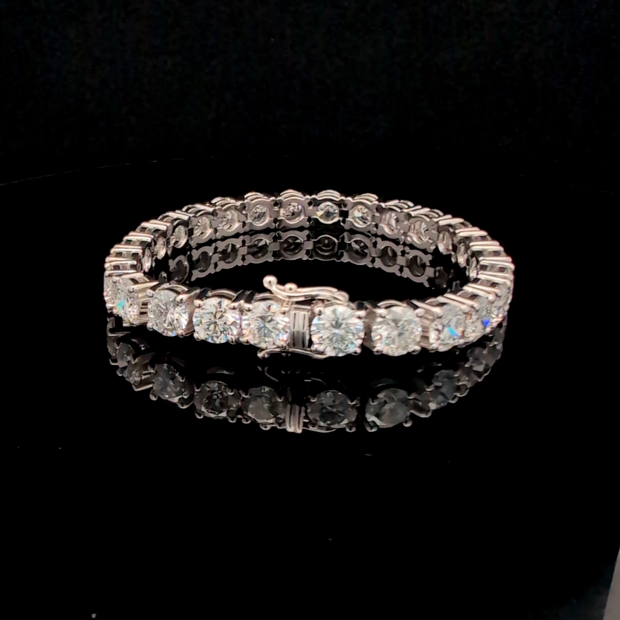 Round Tennis Bracelet alternate view 1