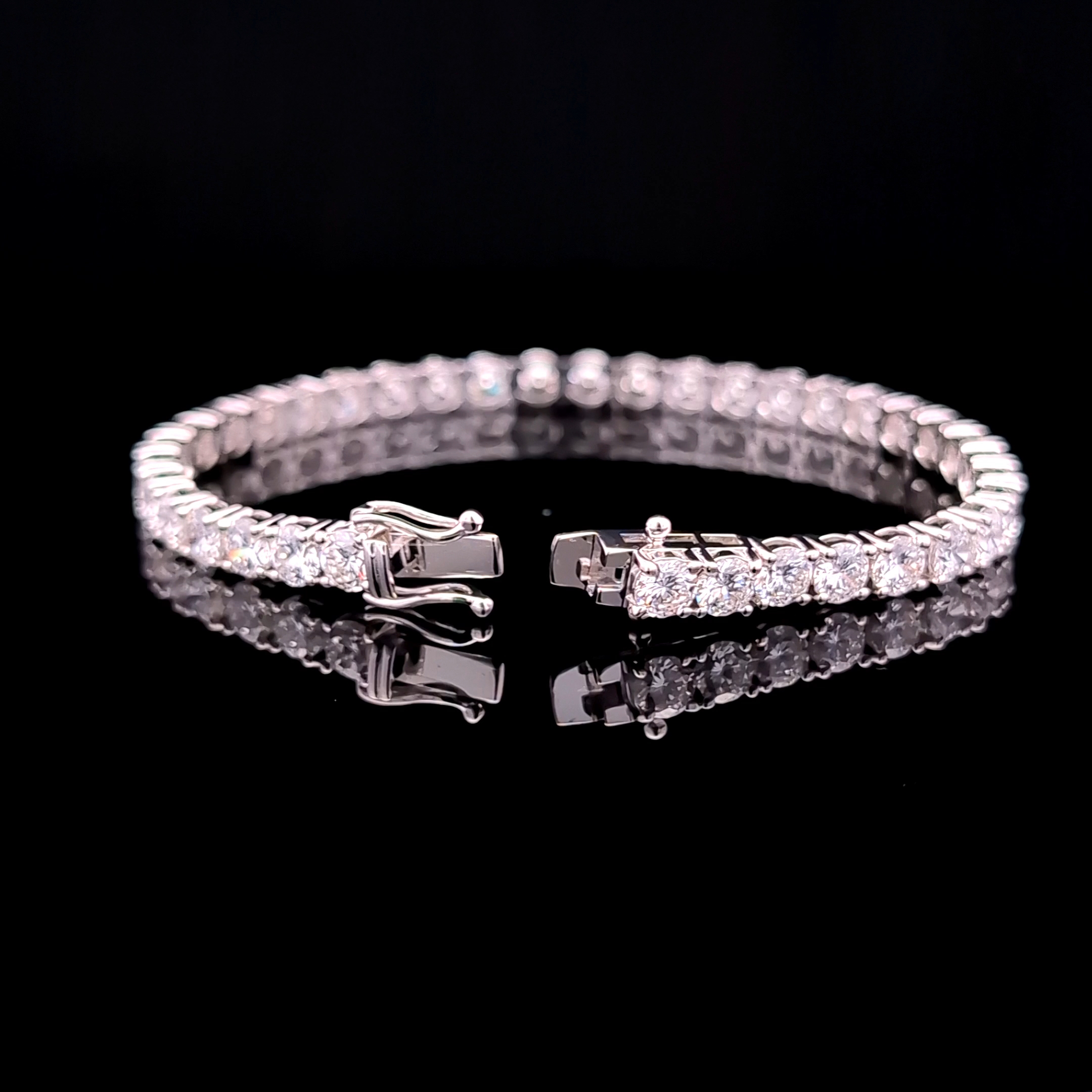 Round Tennis Bracelet alternate view 1