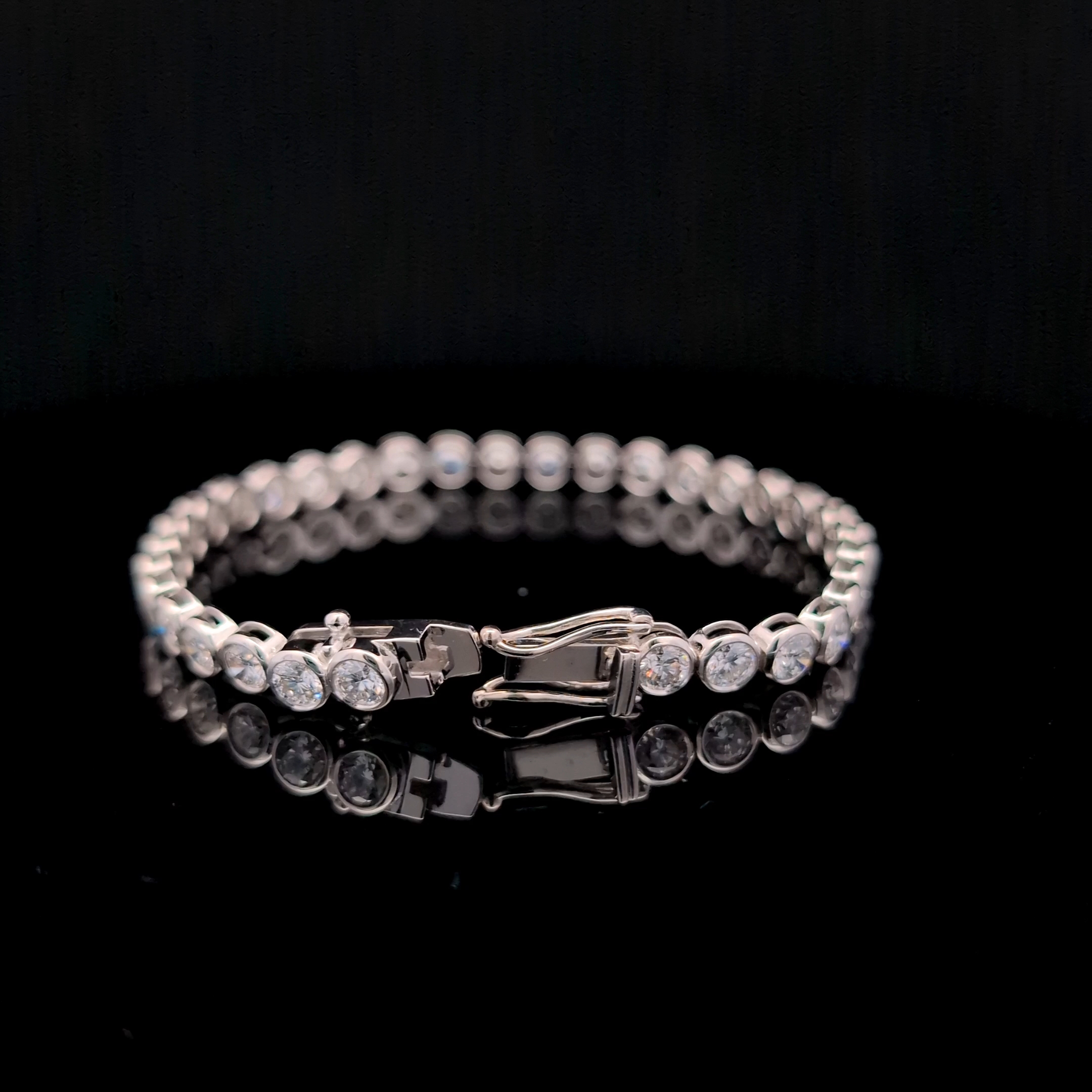 Round Tennis Bracelet alternate view 1