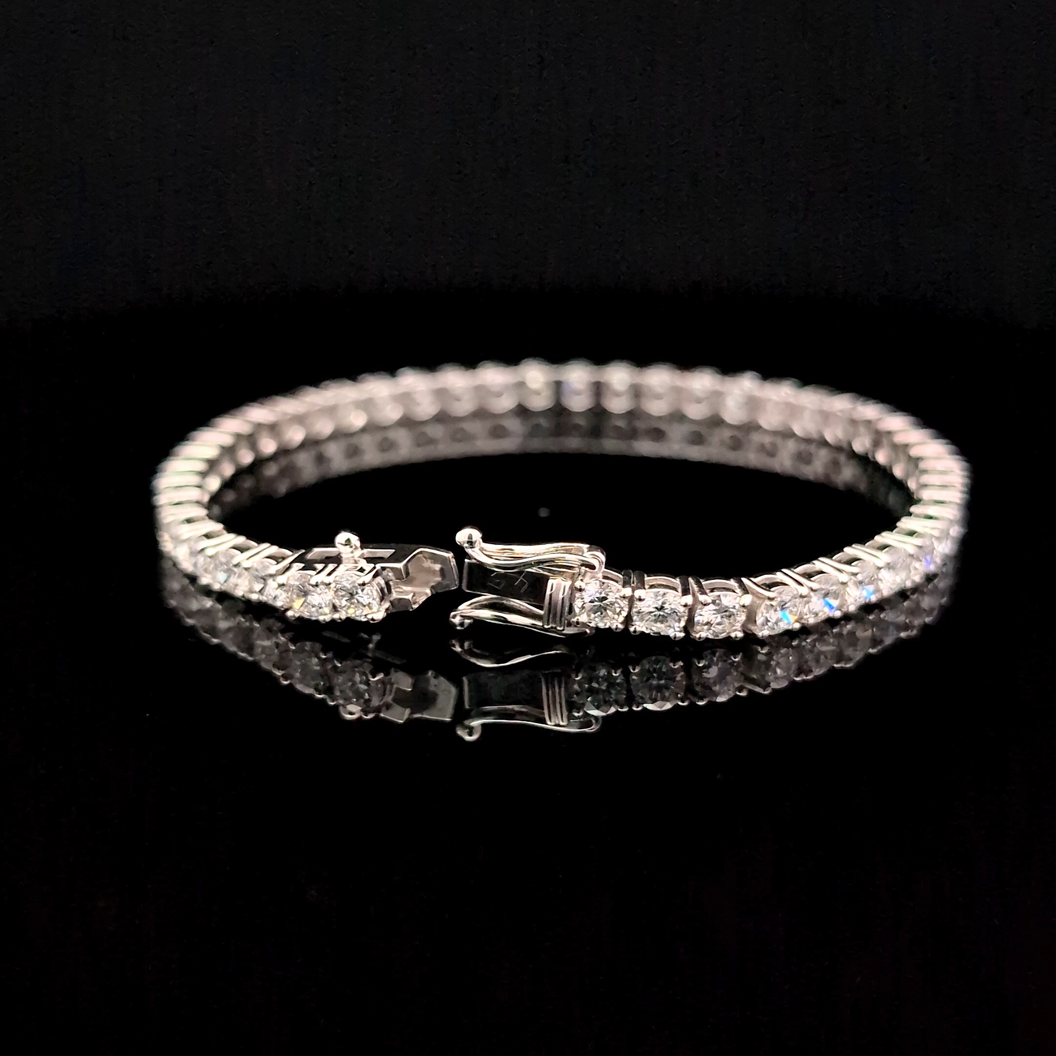 Round Tennis Bracelet alternate view 1