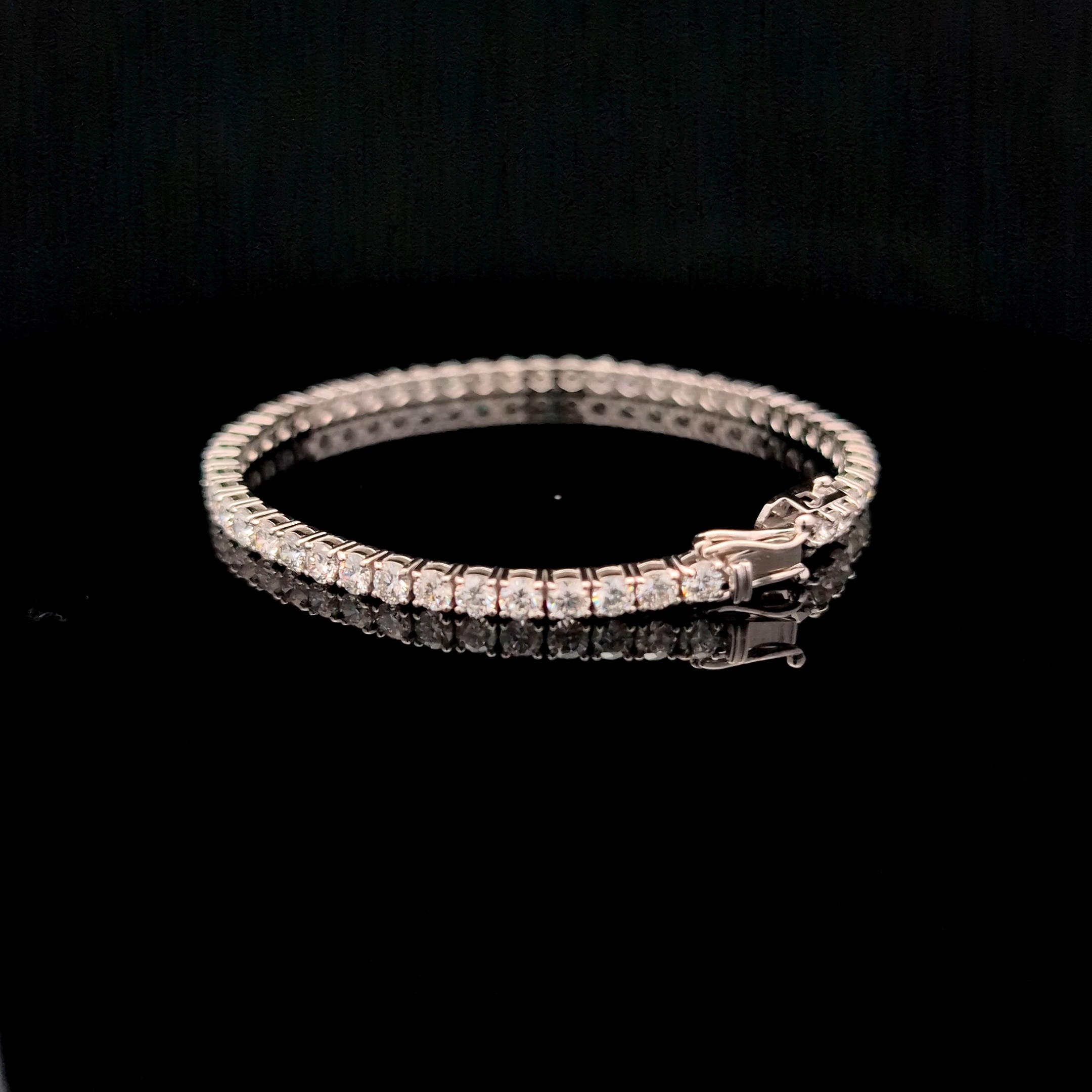 Round Tennis Bracelet alternate view 1