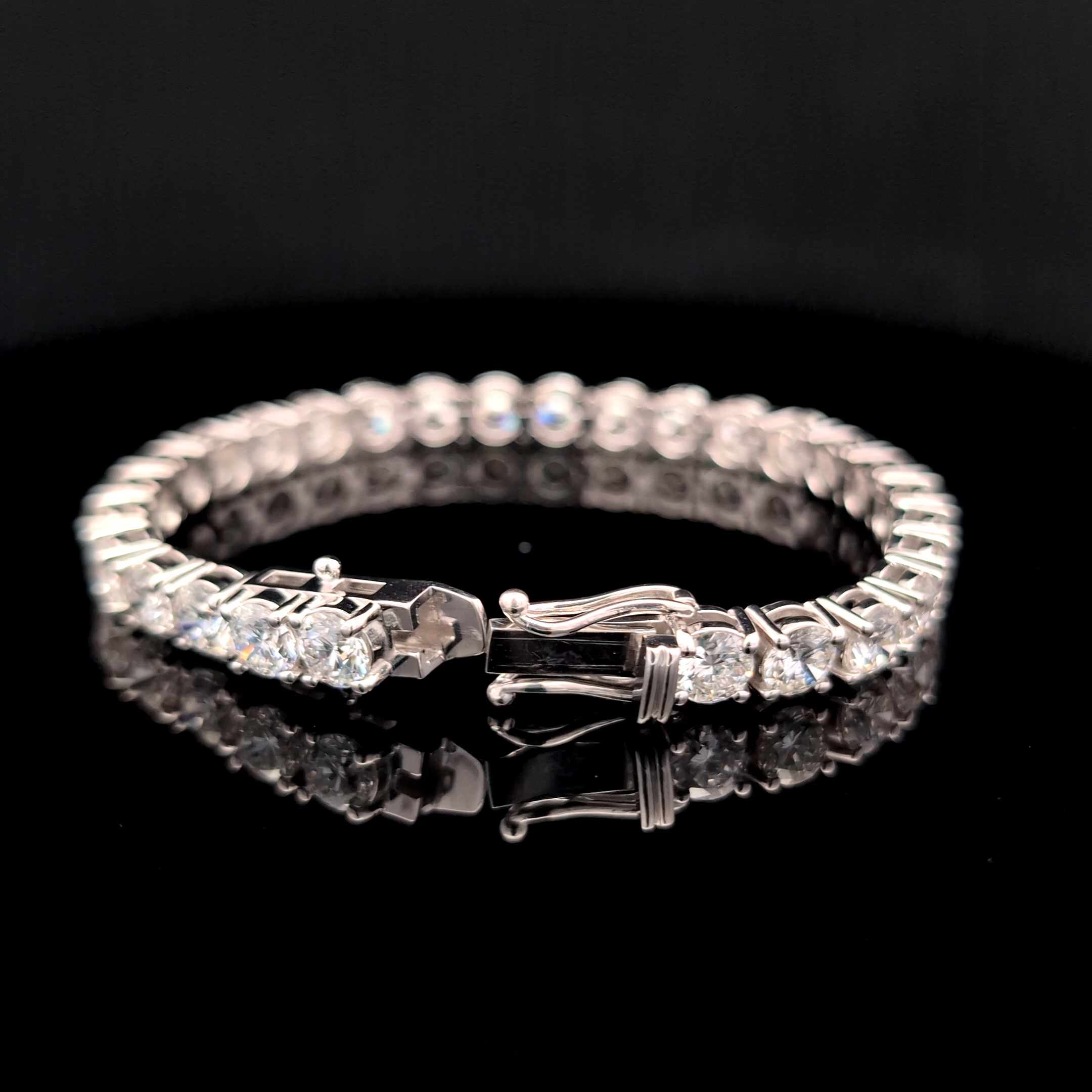 Round Tennis Bracelet alternate view 1