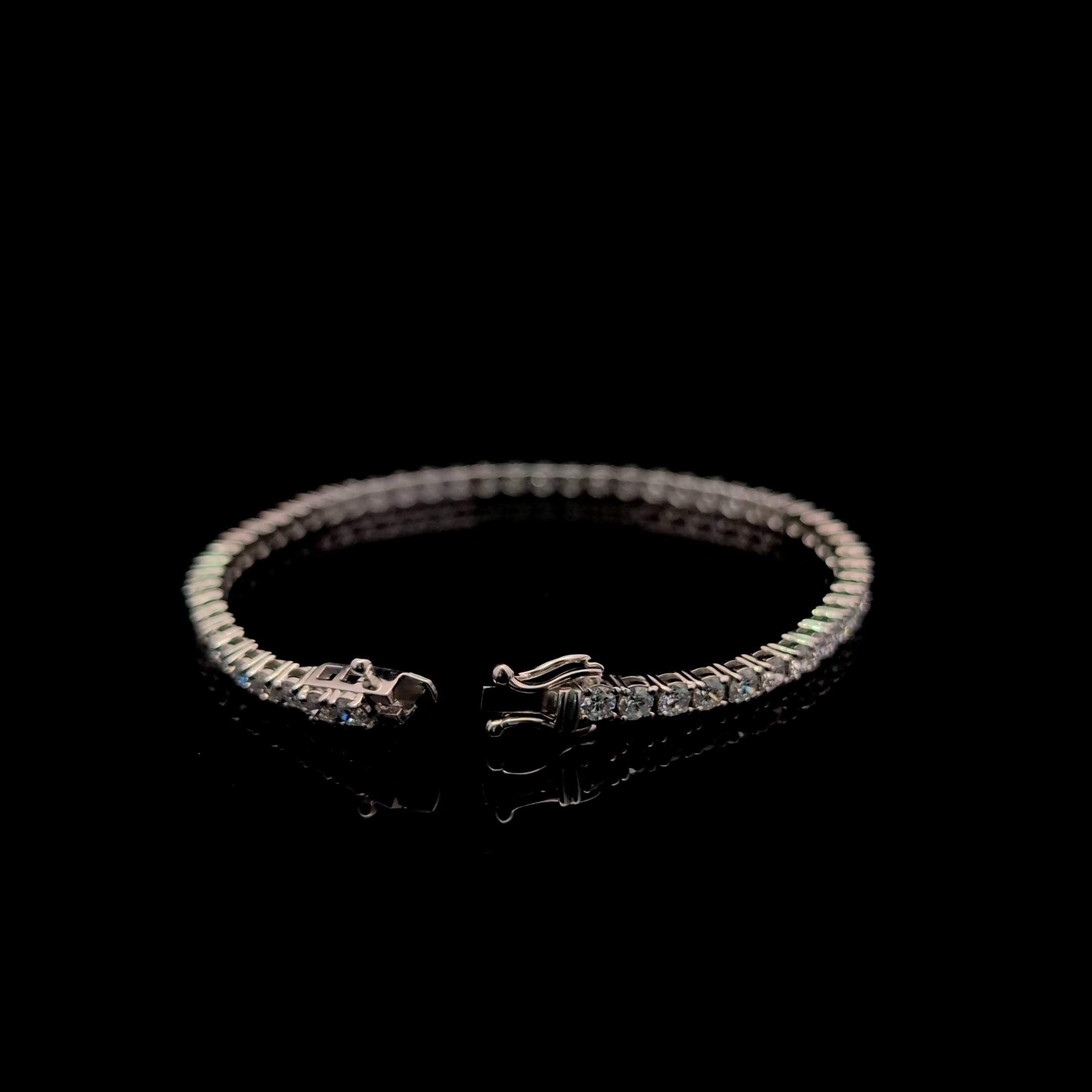 Round Tennis Bracelet alternate view 1