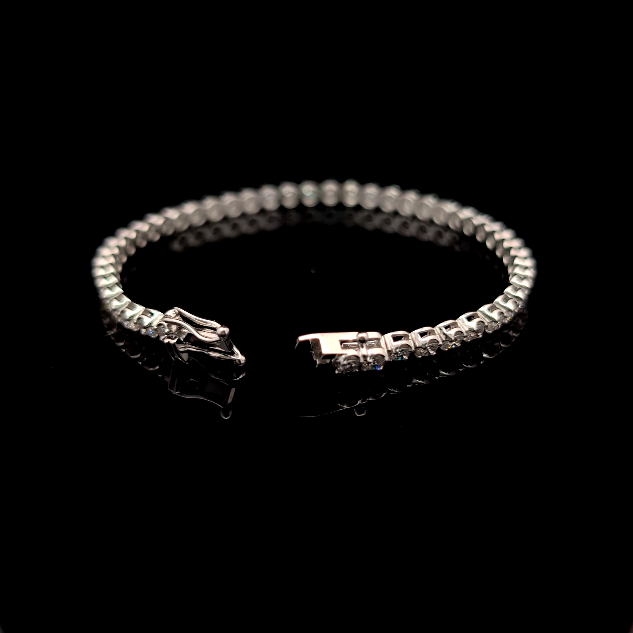 Round Tennis Bracelet alternate view 1