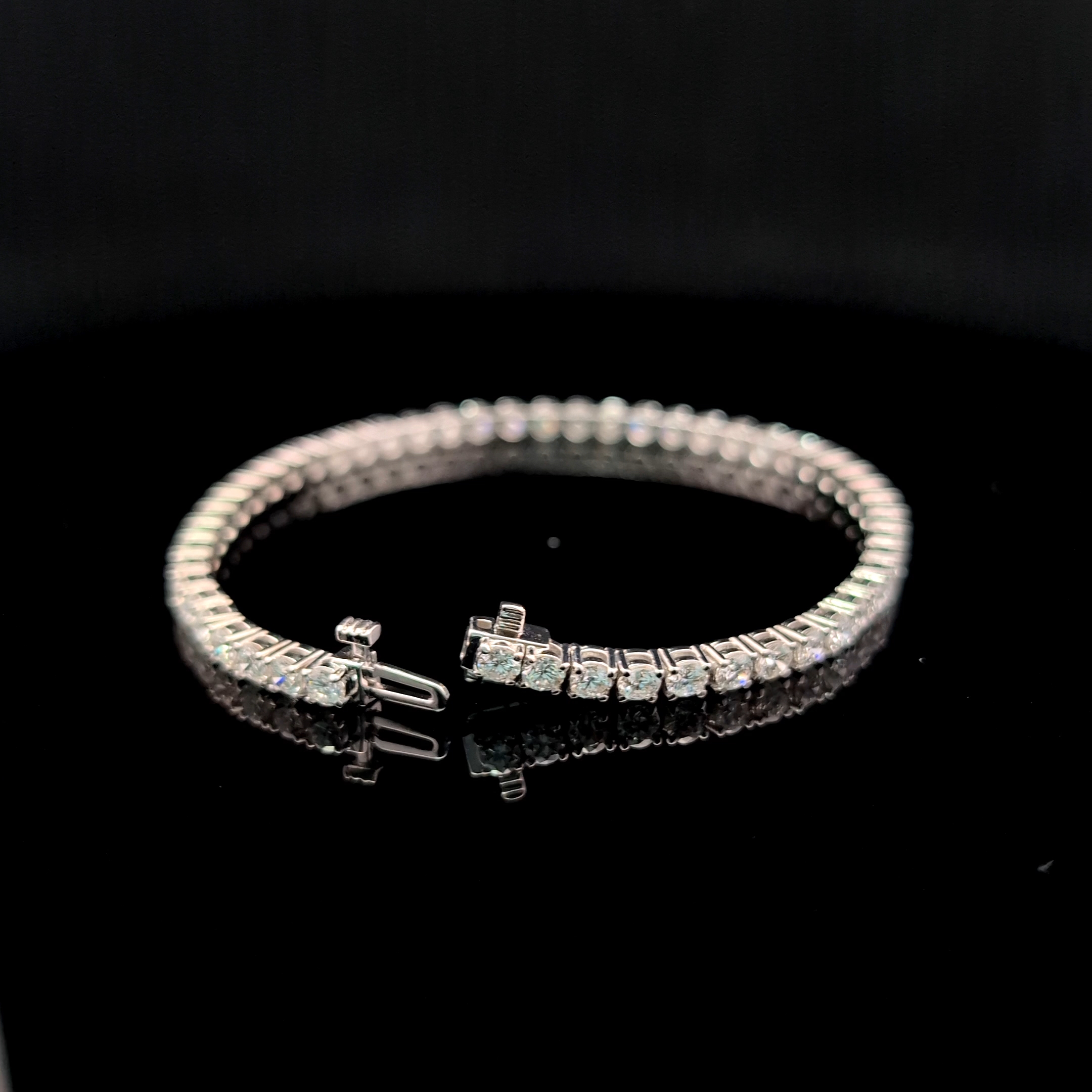 Round Tennis Bracelet alternate view 1
