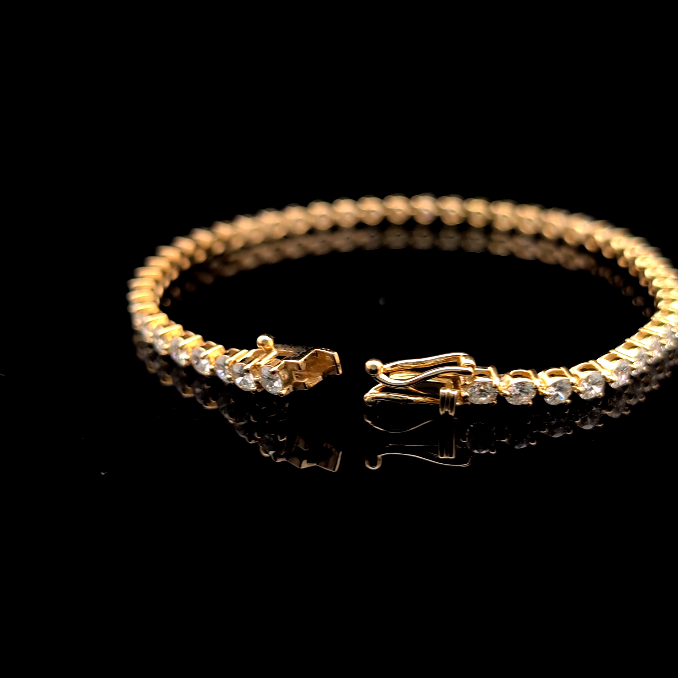 Round Tennis Bracelet alternate view 1