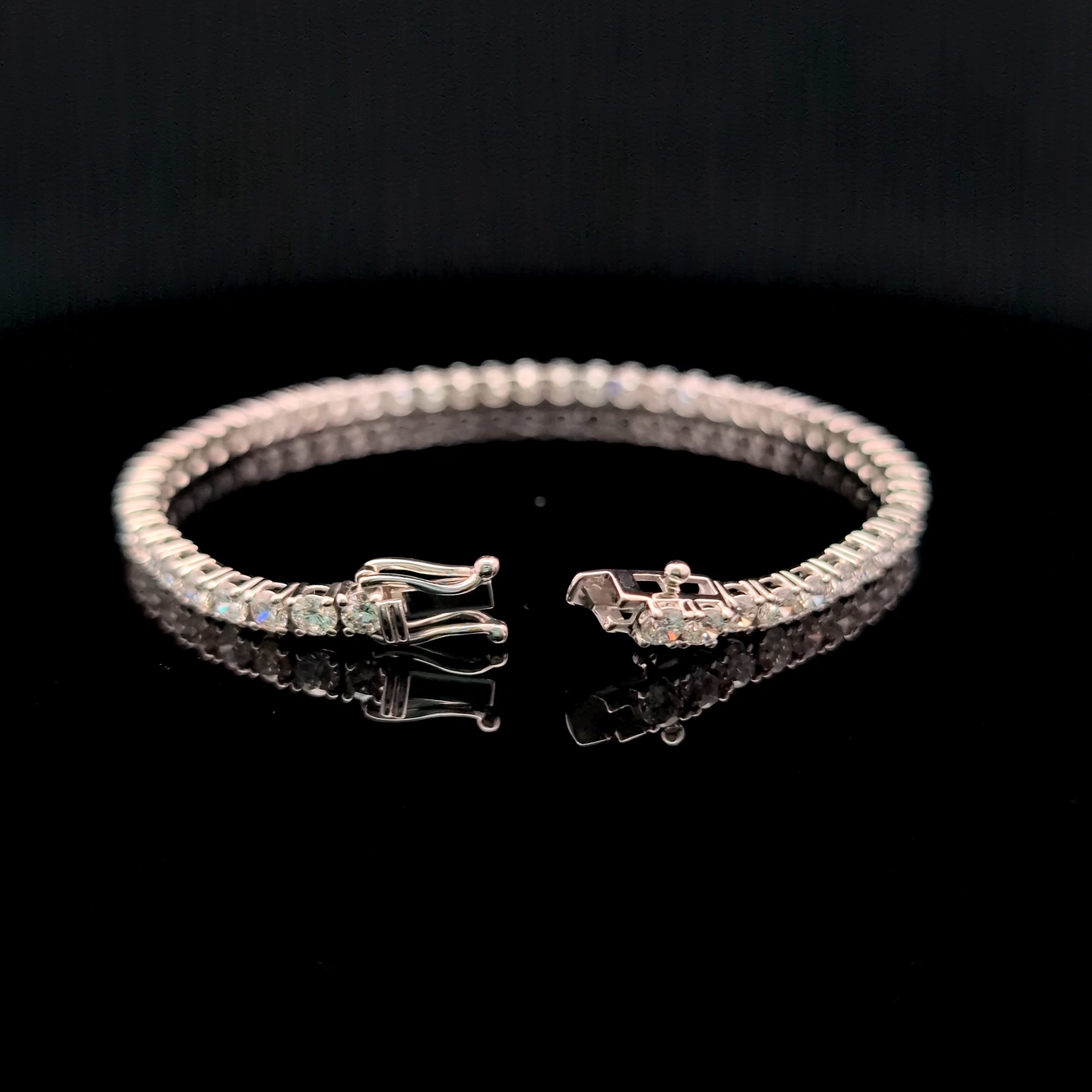 Round Tennis Bracelet alternate view 1