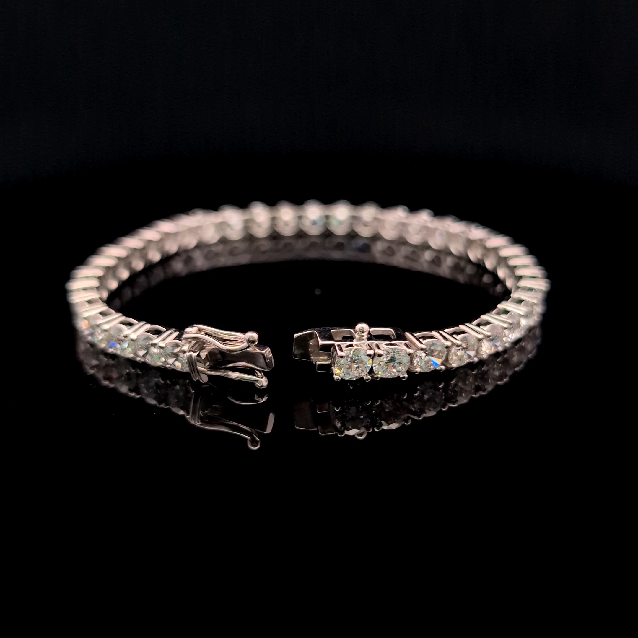 Round Tennis Bracelet alternate view 1