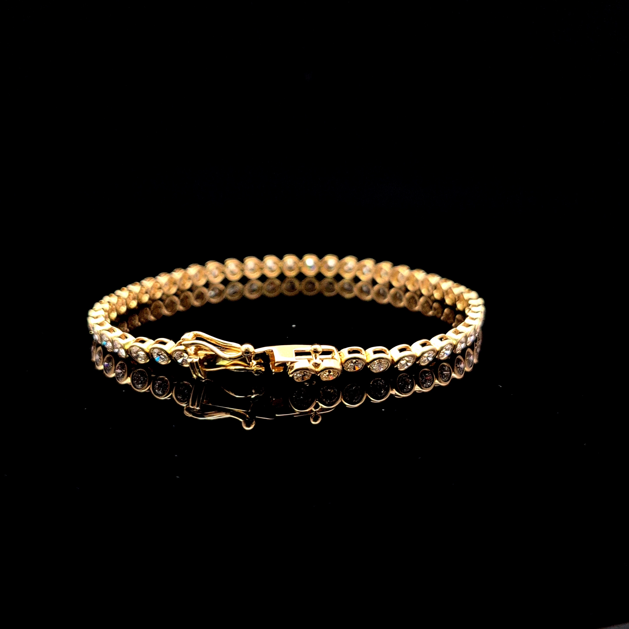 Round Tennis Bracelet alternate view 1