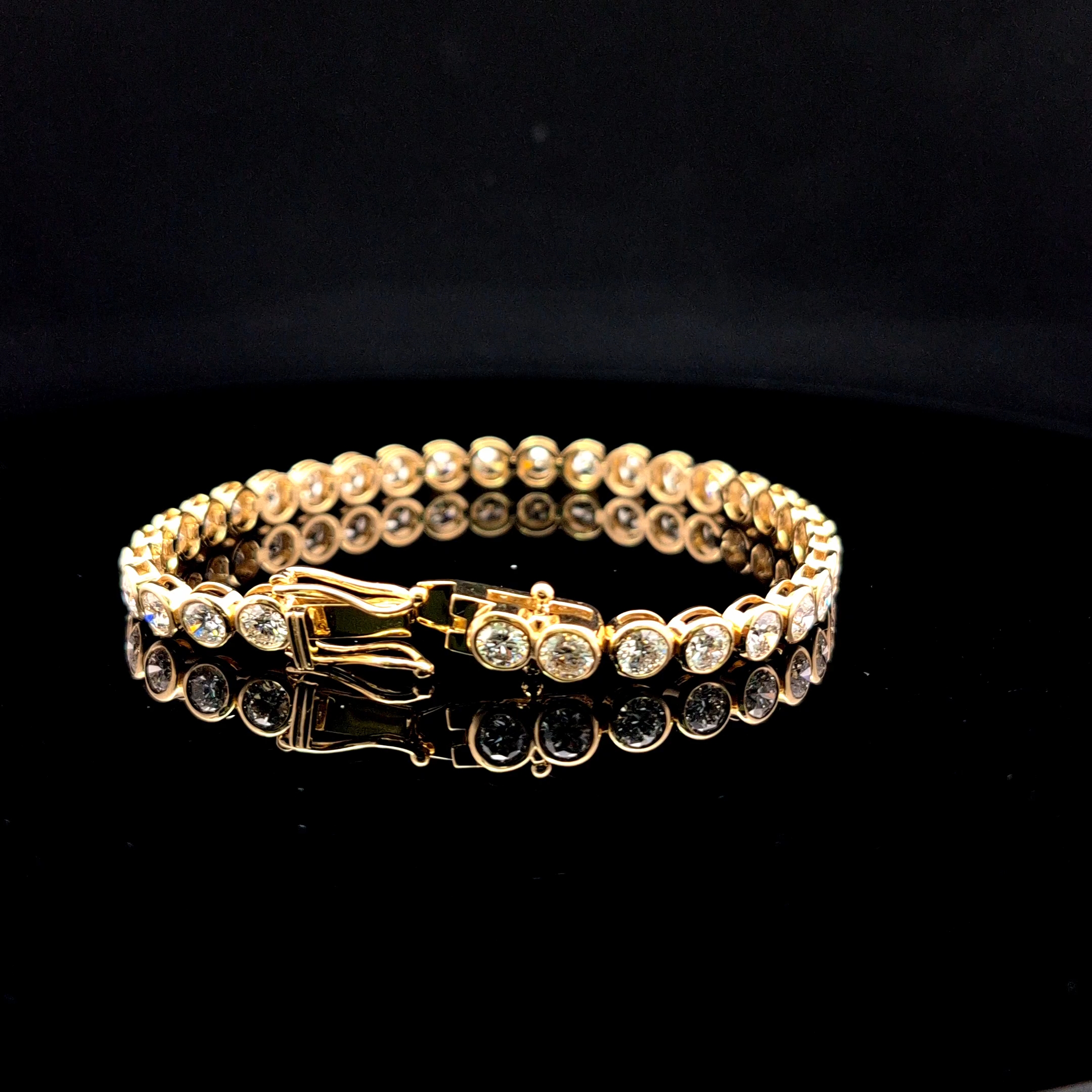 Round Tennis Bracelet alternate view 1
